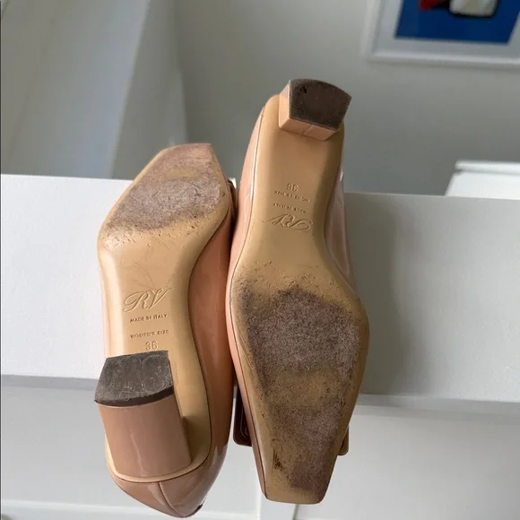 Roger Vivier Pink Heels with Gold Buckle - Picture 3 of 5